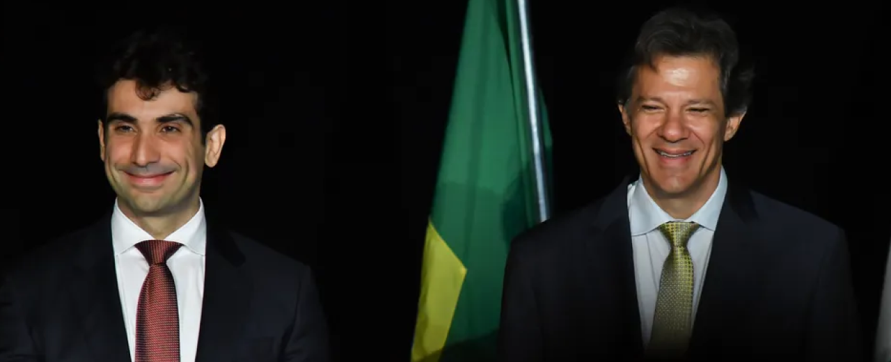 Haddad e Gabriel Galípolo discutindo a Meta contínua para inflação